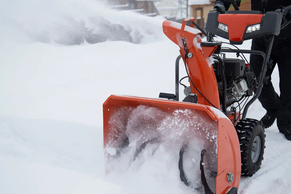 Self Propelled Snow Blowers: Smart Choice for Winter? (test)