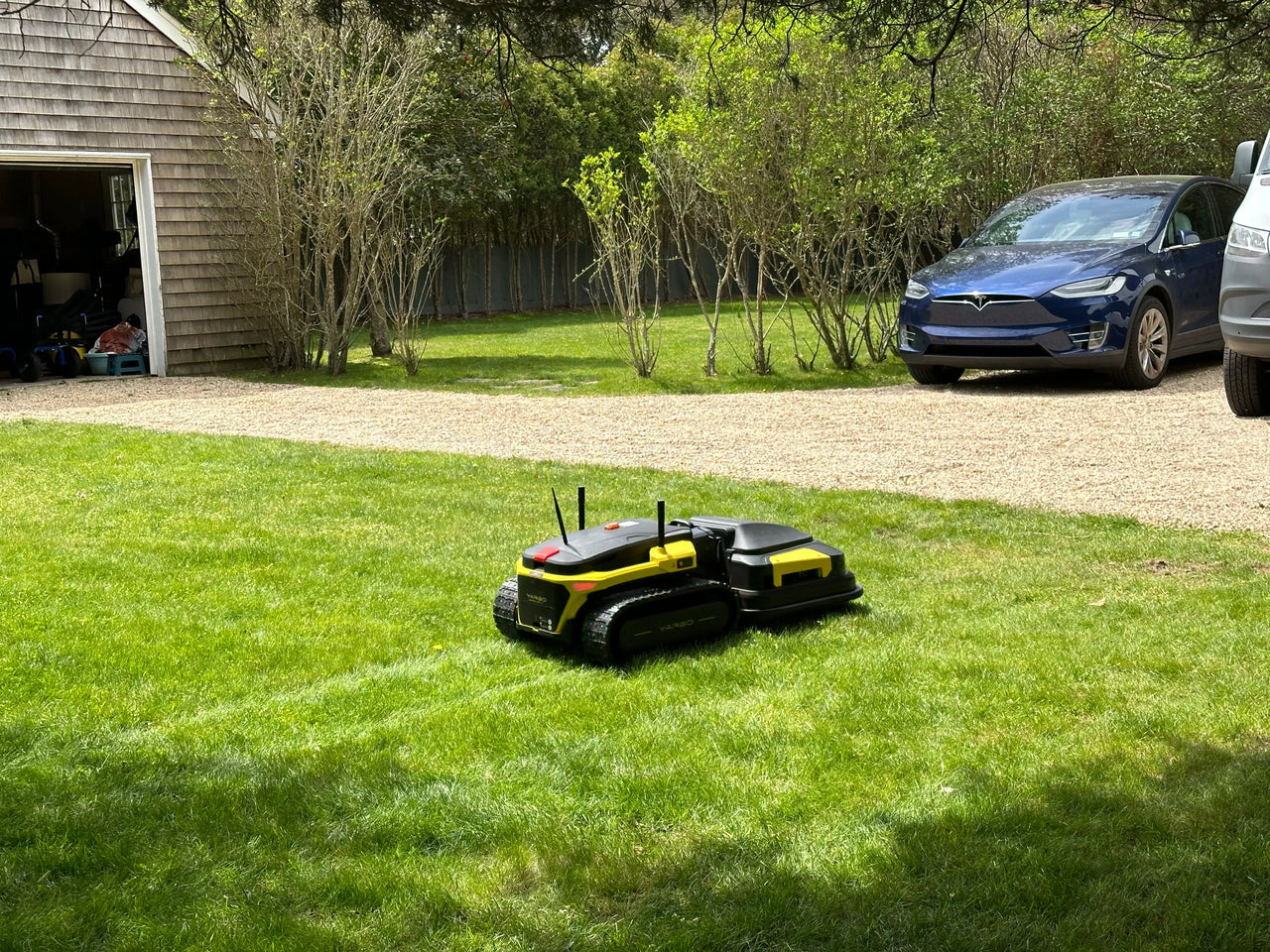 Yarbo Lawn Mower mowing the lawn
