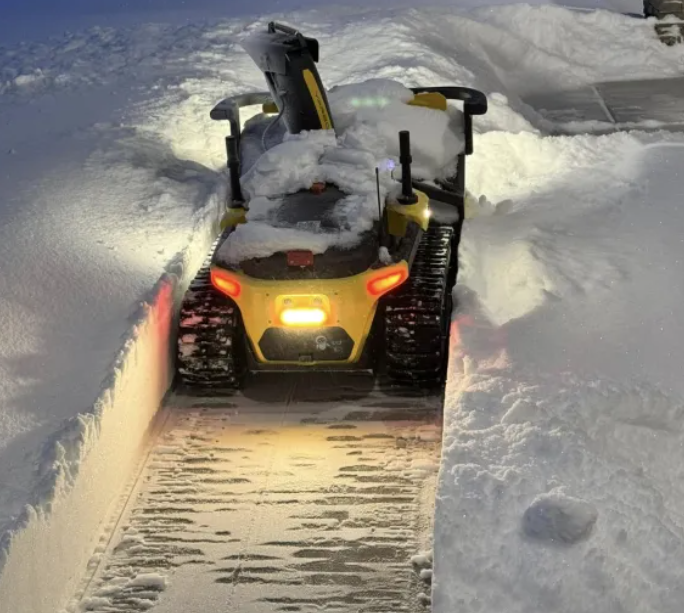 yarbo snow blower 

